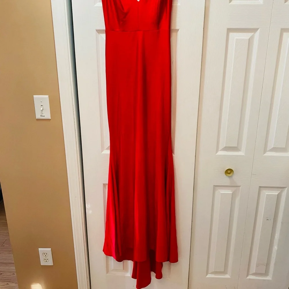 Amoris Red Gown - Picture 4 of 14